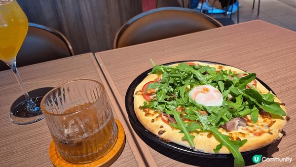 啓德主場館旁的餓虎藏龍，室外座位可以望到球場，食品一般，酒精...