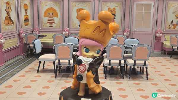 位於曼谷ICONISM商場7樓的Popmart Cafe。