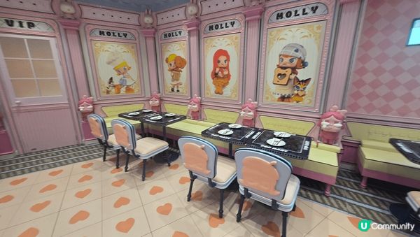 位於曼谷ICONISM商場7樓的Popmart Cafe。