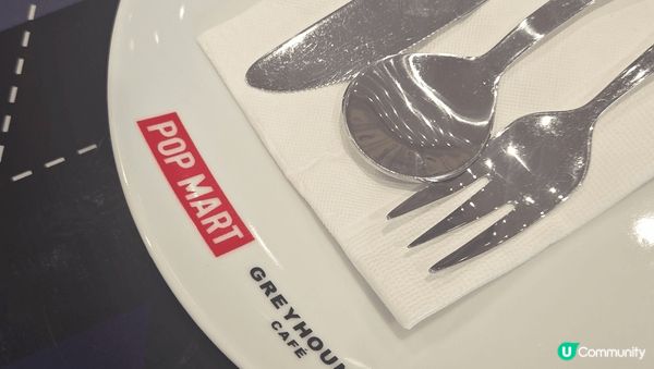 位於曼谷ICONISM商場7樓的Popmart Cafe。