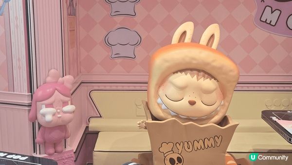 位於曼谷ICONISM商場7樓的Popmart Cafe。