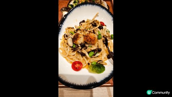 兩款小食可選:紅油抄手和鹵水雞翼，兩個主食可選:帶子拉面和酥...