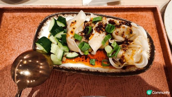 兩款小食可選:紅油抄手和鹵水雞翼，兩個主食可選:帶子拉面和酥...