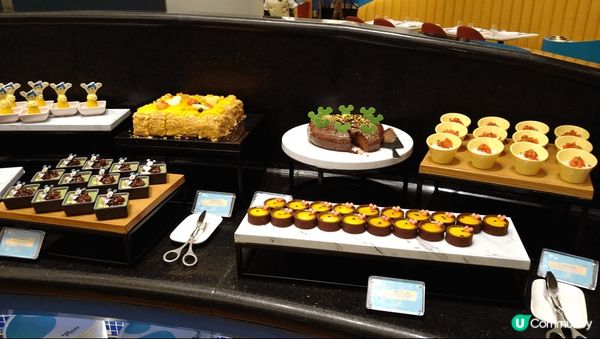 全部都係迪士尼酒店自助餐的甜品，外形非常吸引，味道不錯