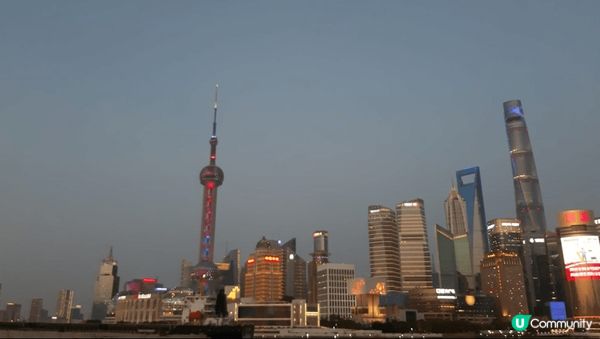 去上海必去的景點之一就是東方明珠塔, 這裡不僅是城市地標, ...