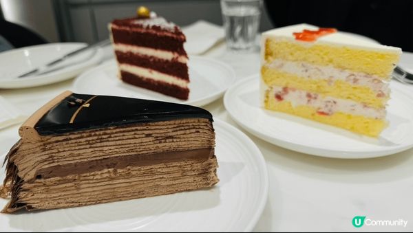 所上載的三張圖片分別展示了不同的甜品：