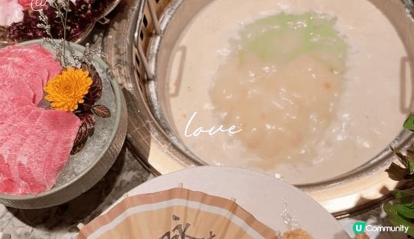 位於佐敦的火鍋店香江花月是一間好適合打卡的餐廳，餐廳的環境佈...