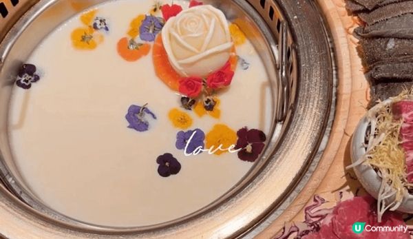 位於佐敦的火鍋店香江花月是一間好適合打卡的餐廳，餐廳的環境佈...