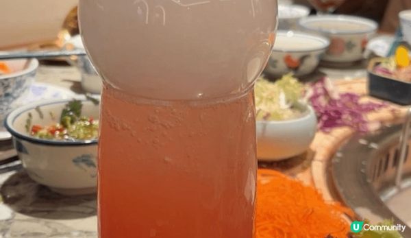 位於佐敦的火鍋店香江花月是一間好適合打卡的餐廳，餐廳的環境佈...