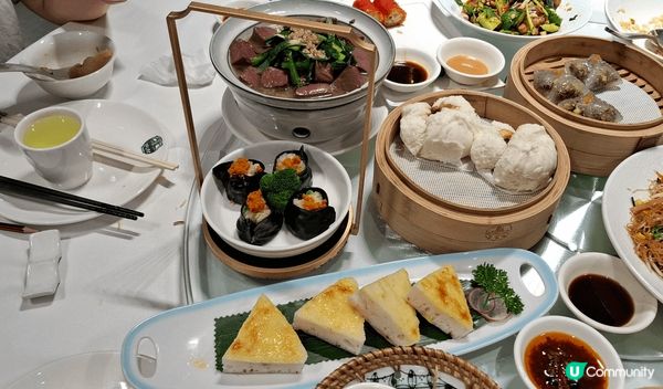 去大陸當然會食玩啦，首先去蓮塘“五邑樓”飲茶，然後去“坂田萬...