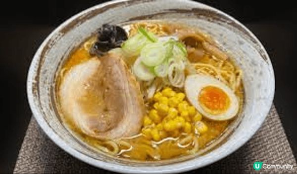 札幌拉麵以味噌湯底聞名，濃郁香醇，搭配彈牙麵條和豐富配料，是...