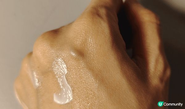 這個積雪草深層修復霜好正的，受了傷的皮膚如生完暗瘡的，做完微...