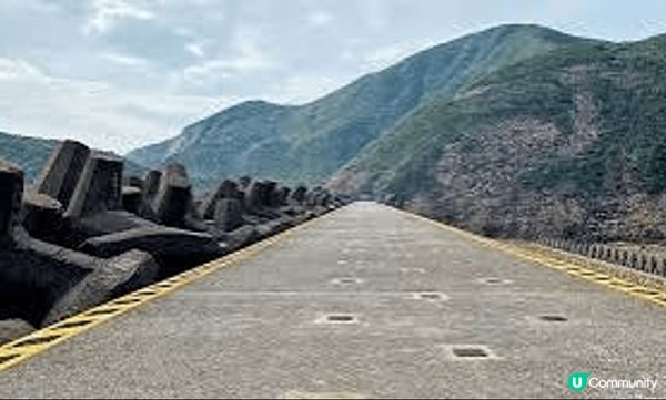 香港東壩（萬宜水庫東壩）是地質奇觀與自然秘境交融的打卡勝地！...