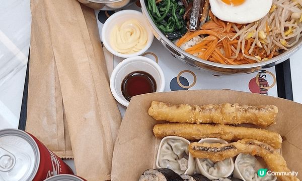 Japanese seafood and sashimi i...