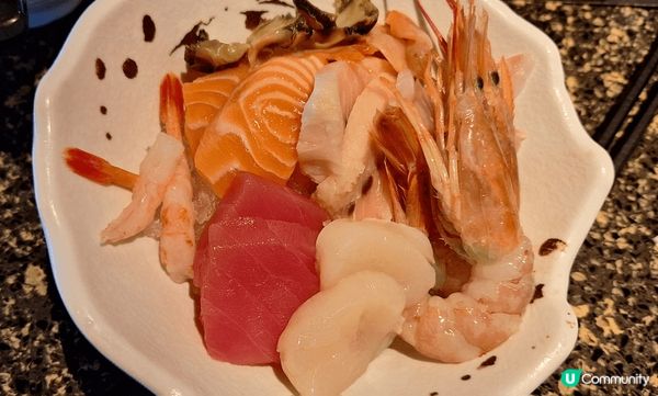 Japanese seafood and sashimi i...