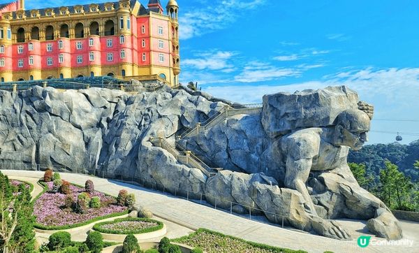 巴拿山（Ba Na Hills）是位於越南峴港的一個大型山區...