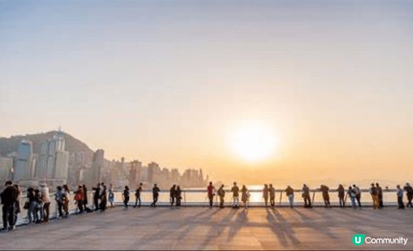 坐擁270度維港景色，欣賞香港日落晚霞嘅最佳位置，三面環海，...