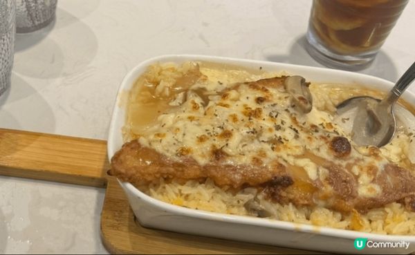 香港美食包括冰室的魚柳焗飯，非常好味，魚柳非常香濃，而且有中...