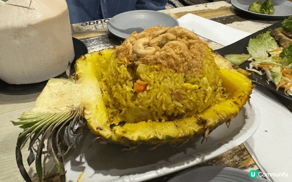 這家是位於銅鑼灣百樂中心的泰式料理，本來是想試一下最出名的火...