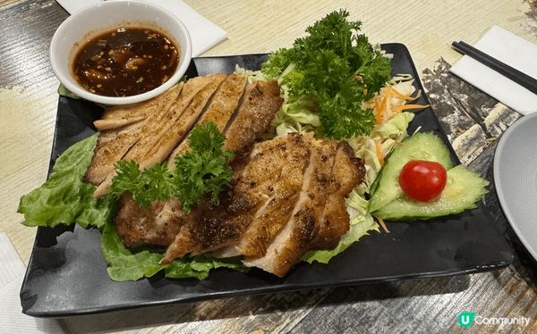 這家是位於銅鑼灣百樂中心的泰式料理，本來是想試一下最出名的火...