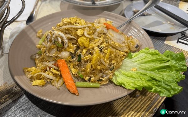 這家是位於銅鑼灣百樂中心的泰式料理，本來是想試一下最出名的火...