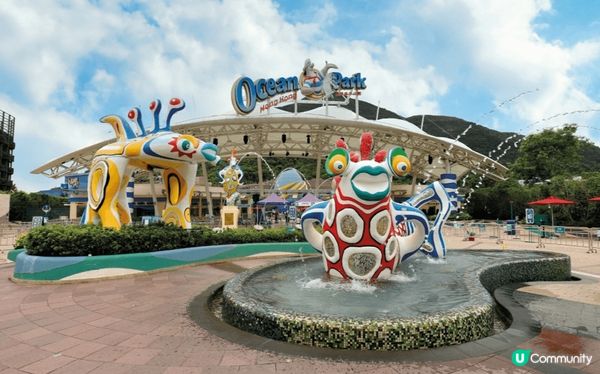 山頂係香港最代表性既一個地方, 而海洋公園係香港人都會去既一...