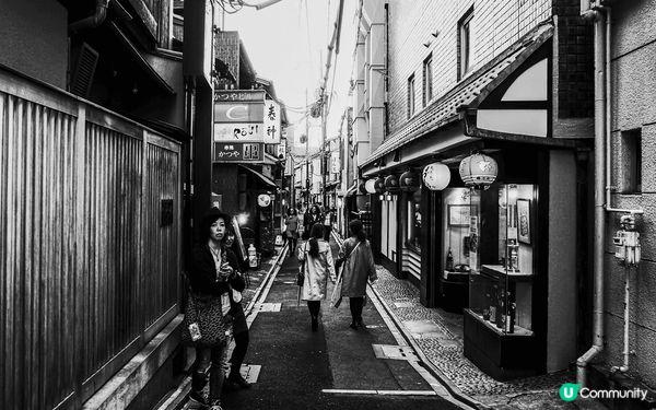 之前去日本關西，所到之處的風景、建築物都很美、適時季節還有櫻...