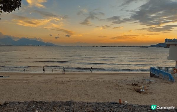 去黃金海岸打卡。夏天要同陽光玩遊戲。這海灘好大。看日落玩水食...