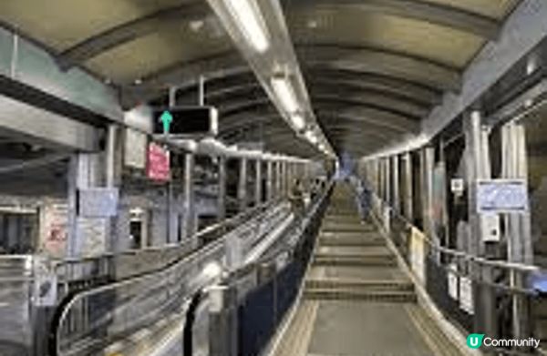 中環至半山扶手電梯 是香港極具代表性的打卡熱點，也是全球最長...