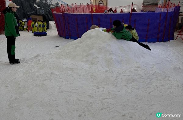 如果未見過真雪，近近地去深圳觀瀾湖卡魯冰雪世界是一個不錯的選...