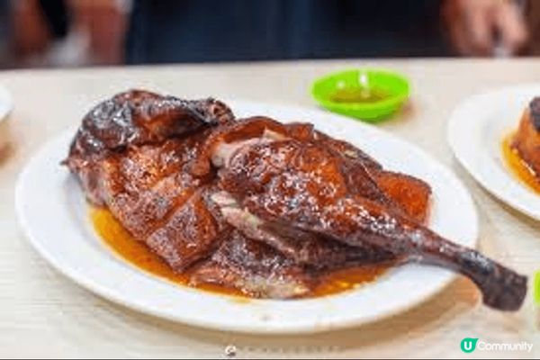 燒鵝，作為粵菜中嘅經典，以其金黃酥脆嘅外皮、鮮嫩多汁嘅肉質同...