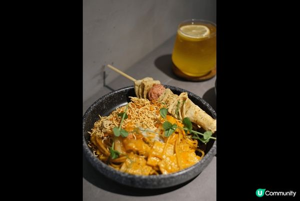 魚糕串辛辣麵卡邦尼意粉是????的主打，有不少客人都有點！卡...