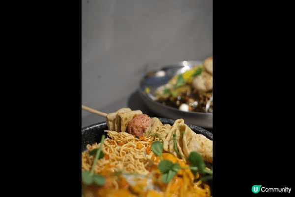 魚糕串辛辣麵卡邦尼意粉是????的主打，有不少客人都有點！卡...