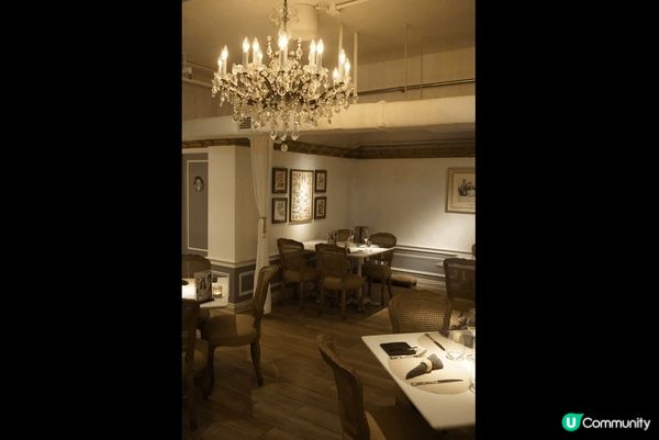 灣仔打卡西餐，廚師用咗最當造嘅美食，同時可以見到餐廳環境充滿...