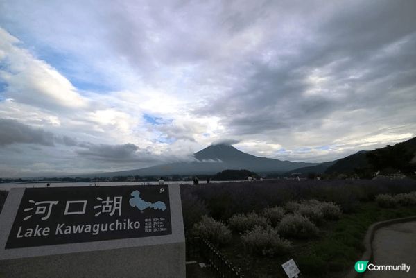 在河口湖望富士山或在富士山頂看風景都令人心曠神怡