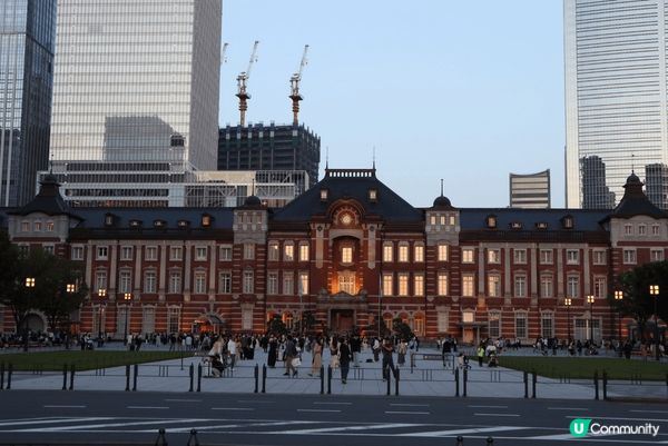 日本的東京車站非常好拍，白天日落和晚上有不同感覺。打卡後進去...