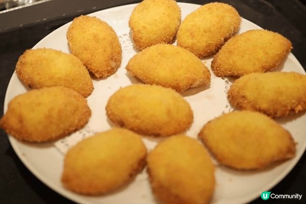 米芝蓮星級餐廳明閣，即燒化皮乳豬，酥炸釀鮮蟹蓋，窩燒滋補竹絲...