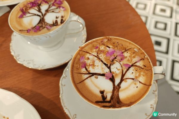 圖1)每天必飲Latte，圖2)去到邊飲拉花啡都有昵個樣，圖...