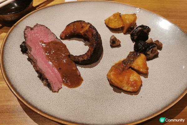 紅磡嘉里酒店食自助晚餐，座位非常舒適，外面的環境簡直無敵，食...