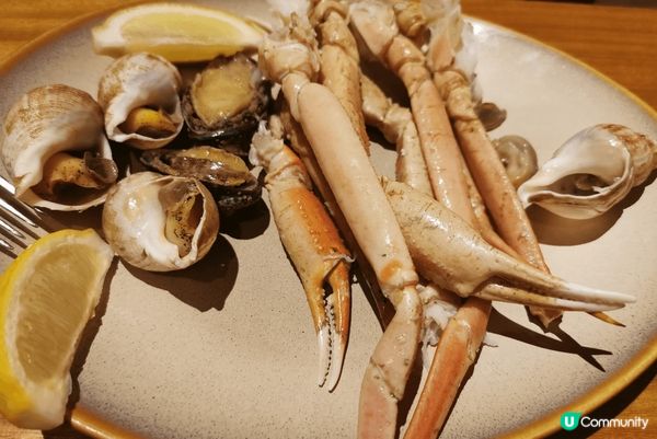 紅磡嘉里酒店食自助晚餐，座位非常舒適，外面的環境簡直無敵，食...