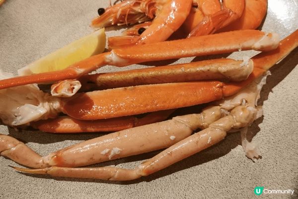 紅磡嘉里酒店食自助晚餐，座位非常舒適，外面的環境簡直無敵，食...