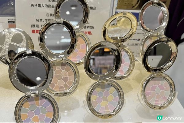 這款粉餅集4大特色於一身：修飾毛孔、長效持妝、精緻透亮感、絲...