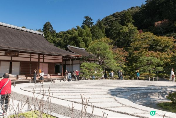 銀國寺古樸恬静，與四週 綠色景物連成一片，幽雅恬静