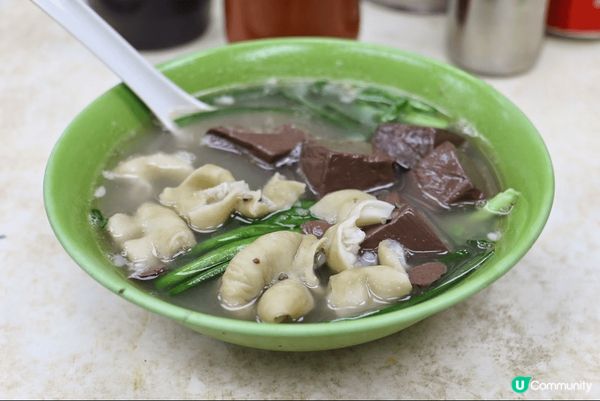 韭菜豬紅腸以韭菜、豬紅和豬腸三種各自互不相干的食物混埋一齊，...