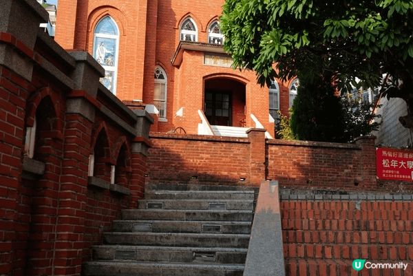 淡水是台北近郊著名的觀光地，圖片展現了夕陽下的水岸風光，氣氛...