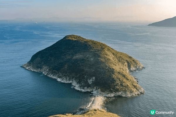 我會推介玉桂山，玉桂山山頂嘅空地廣闊，景觀開揚，可以對望海洋...