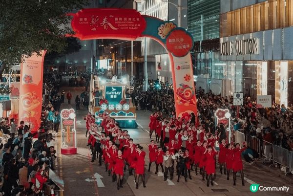 2025年農曆年初二尖沙咀花車滙演，有很多市民一同觀賞花車