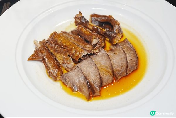 「回酒店」中餐廳是米芝蓮團隊主理的「粵色」中餐廳，以創新手法...