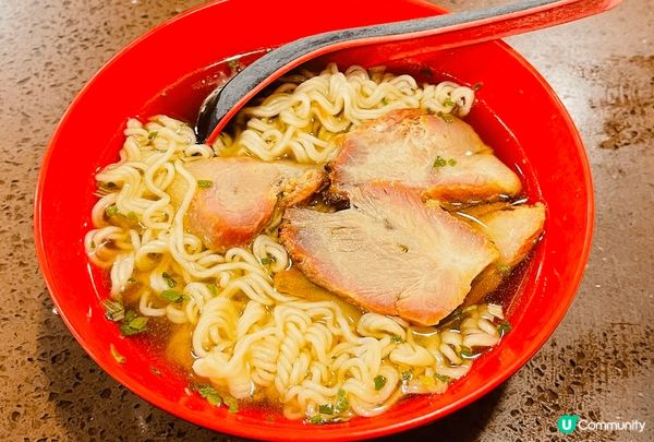 簡簡單單的早餐。又中（炒麵燒賣蘿蔔糕）又西雞扒腸仔螺絲粉多士...