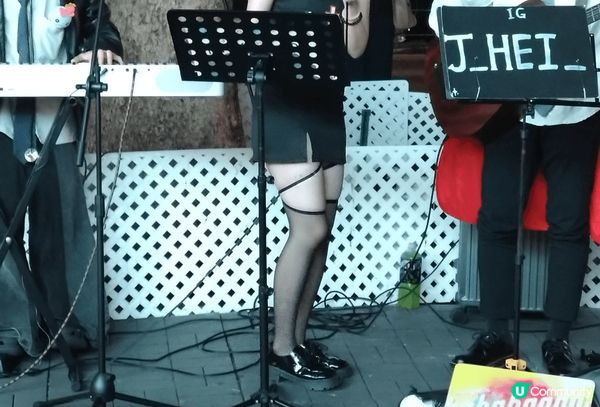 我今次打卡的地方是尖沙咀碼頭附近的海濱夜景,晚上非常熱鬧是個...